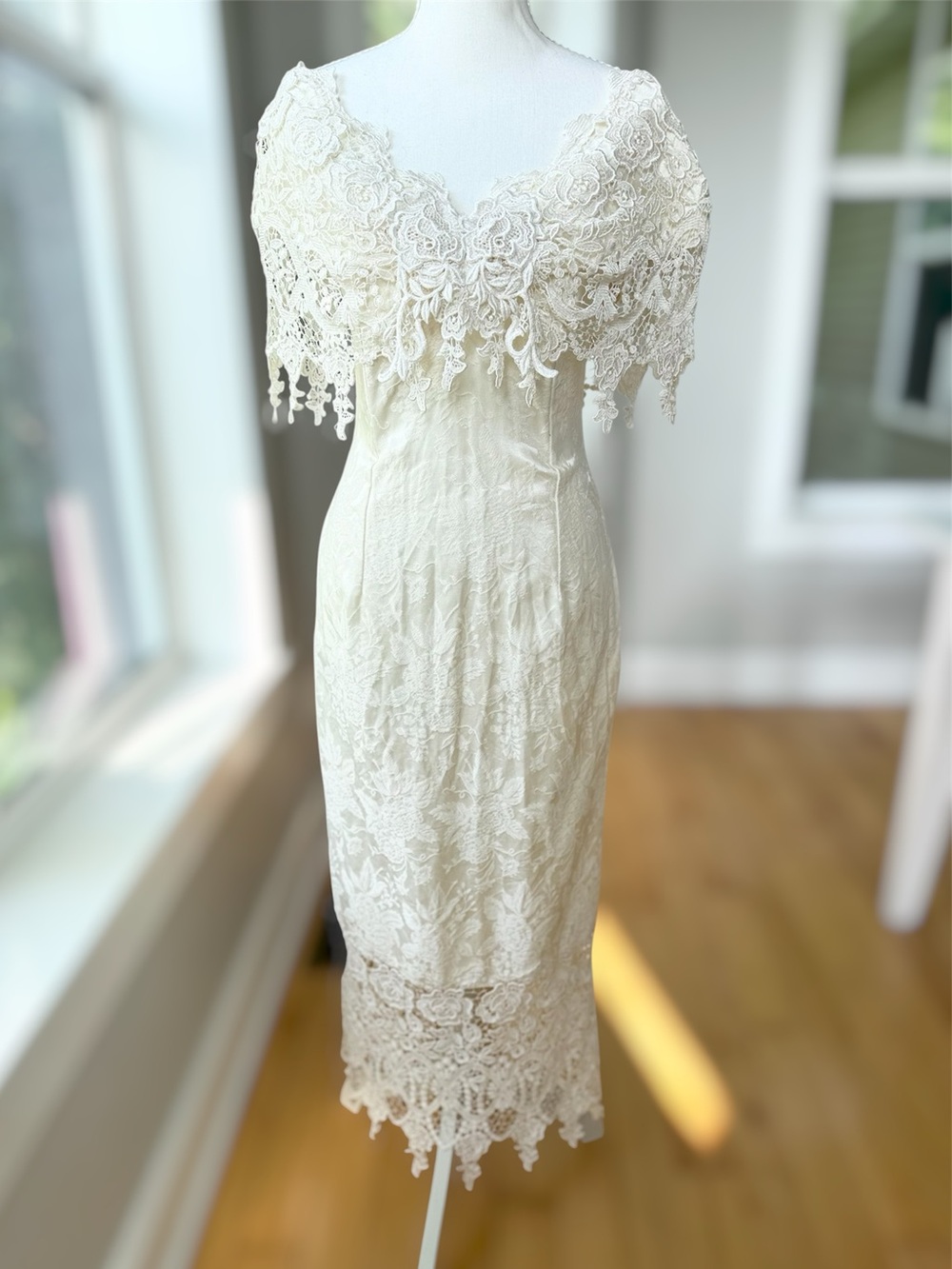 Vintage Cachet Ivory Cream Lace Off the Shoulder Brocade Wedding Dress Sz 5/6